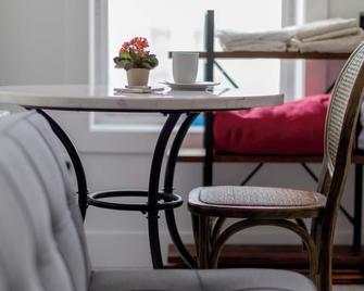 Manhattan Bridge-Brooklyn-Un Private Suite Bath - 布鲁克林 - 餐厅