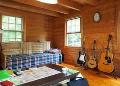 A log house for rent that can be glamped surround / Yonago Tottori - 米子市 - 客厅