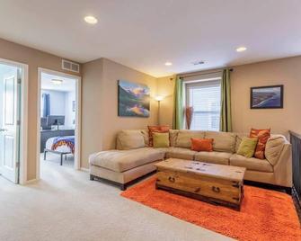 Spacious Family Friendly Townhome in Central Park - 丹佛 - 客厅