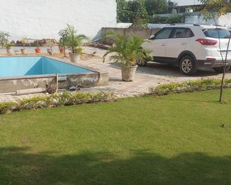 Bains villa - Nawanshahr - 游泳池