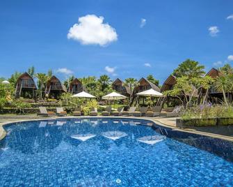 基拉纳昂格桑别墅 - South Kuta - 游泳池