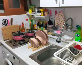Pink Happy House: 3 mins from Konkuk univ. station, free self food - 首尔