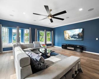 Modern 5 BR with Pool and Games - 圣安东尼奥 - 客厅