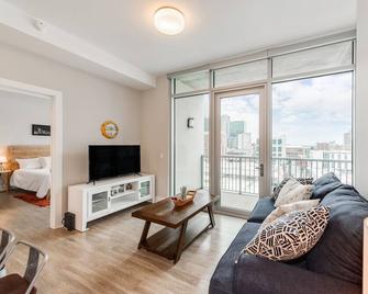 1BR furnished Apartment in Charlotte near Uptown Area by RedAwning - 夏洛特 - 客厅