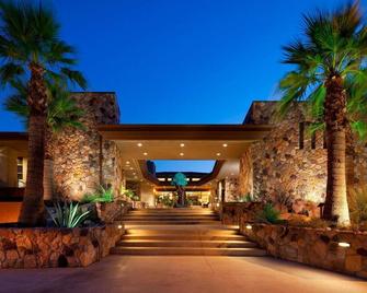 Full Service Resort!! - 棕榈荒漠 - 建筑