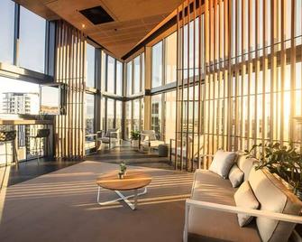 Resort Living 2BR with Pool Spa Gym & Parking - 布里斯班 - 大厅