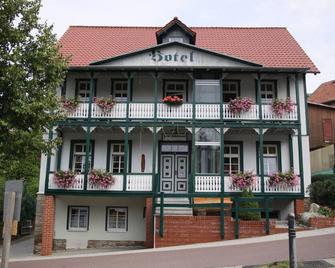 豪斯客维德库尔咖啡厅酒店 - 奎德林堡 - 建筑