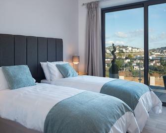 Luxury Apartment - Sleeps 4 - Spectacular Views with Private Pool and Hot Tub - 托基 - 睡房