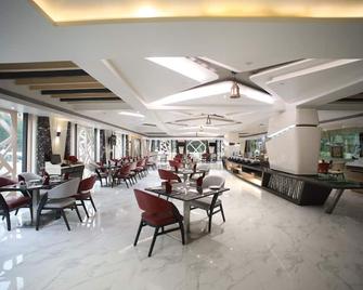 拜克苏拉吉广场酒店 - 塔那 - 餐馆