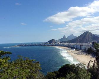 Comfortable apartment with direct access to the Leme beach promenade - 里约热内卢 - 海滩
