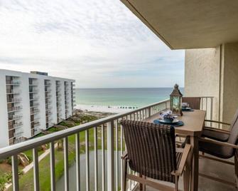 Hap's Holiday! Gulf View! Seasonal Beach Chairs Included!, Hap's Holiday - 米拉马海滩 - 阳台