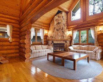 乌鲁贝村出租山林小屋 - 嬬恋村 - 客厅