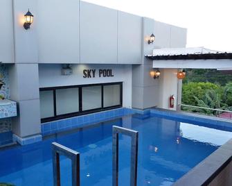 Upgrace Inn（升级客栈） - 普林塞萨港 (公主港) - 游泳池
