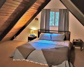 Relaxing Cabin adjacent Olympic National Park / Forest & Beautiful Lake Cushman! - Hoodsport - 睡房