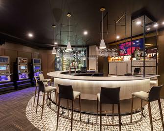 卢普河环球大酒店 - 维耶尔-迪卢 - 酒吧