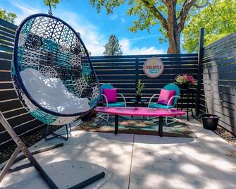 Swank House- West Wing Suite- Pet Friendly - 阿什兰 - 露台