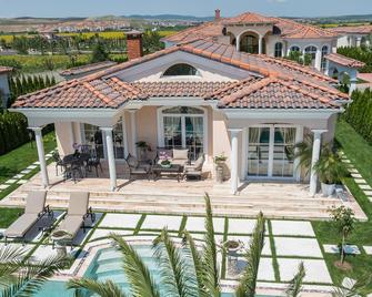 Eden Park Luxury Villas - 阳光海滩 - 露台