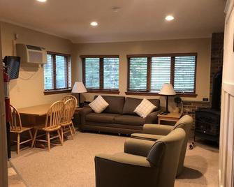 Great 1 Bedroom at Awesome family friendly resort!!!\nAvailable 07/7/23-07/14/23 - 巴特利特 - 客厅
