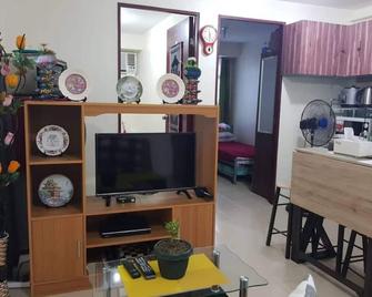 Edmar 732 (Family Room No Breakfast Included) Unit #11 - 马尼拉 - 客厅