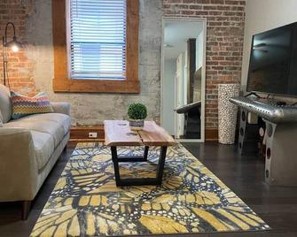 Five Star Stay - Downtown 1br/1ba - 诺福克 - 客厅
