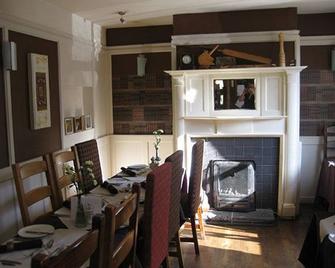 The Unicorn Inn - 特伦特河畔伯顿 - 餐厅