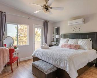 Panoramic Views with Relaxing Resort Feel - 圣地亚哥 - 睡房