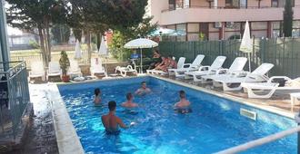 罗曼蒂克家庭酒店 - 阳光海滩 - 游泳池