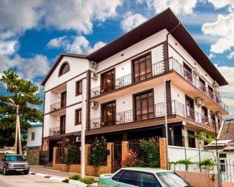 瓦威龍酒店 - 格连吉克 - 建筑