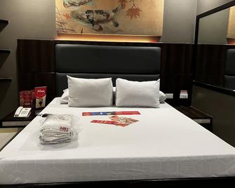 马拉特崇光酒店 - 马尼拉 - 睡房