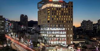 宜必思大使釜山城市中心酒店 - 釜山 - 建筑