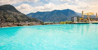 维拉萨萨酒店和温泉中心 - 卢加诺 - 游泳池