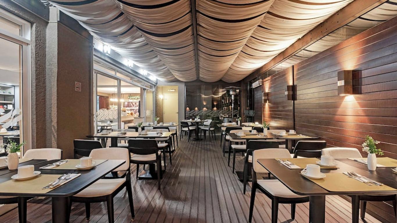 全爵士斯拉维耶罗酒店