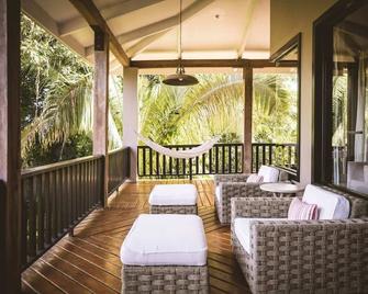 King Jungle Suite overlooking the jungle and surrounded by the nature - 蓬塔戈尔达 - 阳台