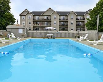 夏洛特敦加拿大钜惠套房酒店 - 夏洛特顿 - 游泳池