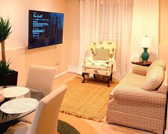 The Hangarsuites 5 Minutes From Jfk Airport /Lga/Ubs Arena/Casino - 皇后区 - 客厅