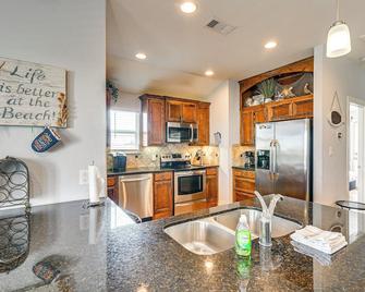 Walk to Beach Galveston Home with Golf Cart! - 加尔维斯敦 - 厨房