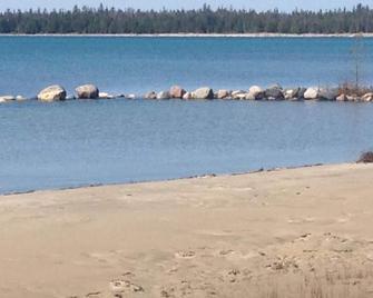 3 Bedroom 2 Story Cottage, On A Stunning Private Sand Beach - Providence Bay - 海滩