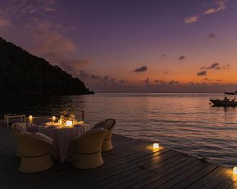 卡莱尔湾酒店 - Saint Marys (Antigua) - 餐馆