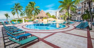 普拉亚德尔卡曼温德姆 Alltra 酒店 - 仅供成人入住 - 式 - 卡门海滩 - 游泳池