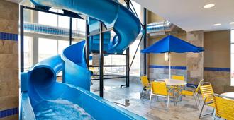 纽芬兰圣约翰万豪费尔菲尔德套房酒店 - 圣约翰斯 - 游泳池