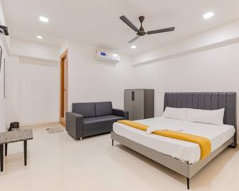 Hotel Lennox Best In surat - 苏拉特 - 睡房