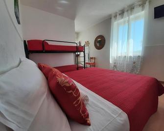 Osteria B&b Il Rifugio - 佩斯基奇 - 睡房