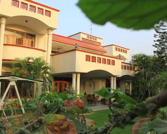 Savrupson Modern Villa ( Bed & Breakfast ) - 贾朗达尔 - 建筑