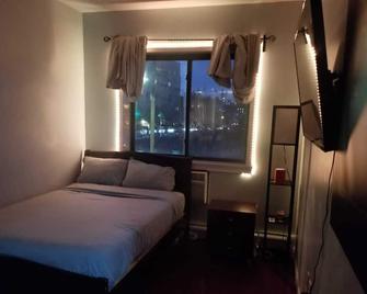 Ambient 2br/2ba For Groups - 15 Min To City - 皇后区 - 睡房