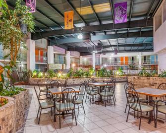 Howard Johnson by Wyndham Conway - 康威 - 餐馆