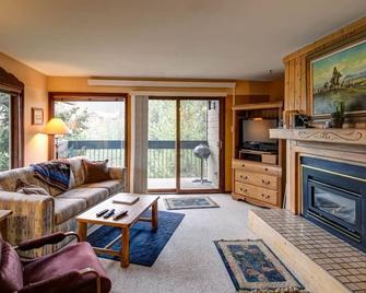 Conveniently located condo with fireplace and gorgeous views - Stillwater Studio Retreat - 大天空市 - 客厅