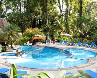 里布鲁海滩及丛林度假酒店 - 塔拉曼卡旧港口 - 游泳池
