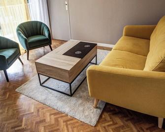 Suite T5 Rennes Gare - Parking privé gratuit - 雷恩 - 客厅