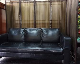 阿维尼达哈琳娜酒店 - 马尼拉 - 客厅