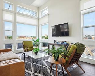2880(U504): Skyline Penthouse at Espadin - 丹佛 - 客厅
